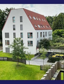 ... mit Balkonblick ins Grüne - moderne DG-Wohnung mit Neubau-Ausstattung, Einbauküche, Abstellraum - Wedel