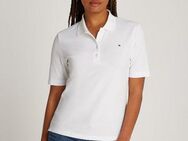 Tommy Hilfiger Poloshirt 1985 Regular Fit Pique Premium Polo mit Logo-Stickerei, mit Seitenschlitzen