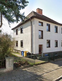 Kleine Stadtvilla mit 2 Wohneinheiten, schönem Grundstück und Garage in Wolmirstedt - Wolmirstedt