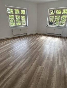 5 Zimmer. Balkon. Wohnküche. - Halle (Saale)