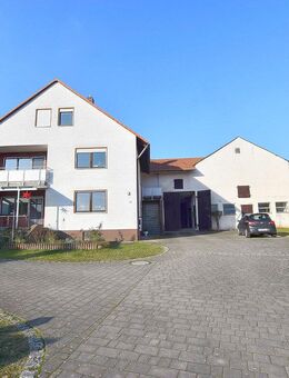 Viel Platz für Familie, Beruf oder Hobby! Zweifamilienhaus mit Stall und weiteren Nebengebäuden - Abenberg