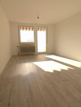 Frisch renovierte 2-Zimmer-Wohnung mit Abstellkammer, Balkon & Tiefgarage - Erstbezug ab 01.06.2025 - Oberasbach