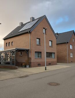 Schönes Einfamilienhaus mit Gästewohnung, Wintergarten, PV-Anlage & großem Garten - Elsdorf (Nordrhein-Westfalen)