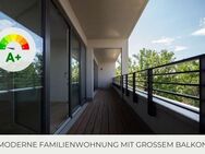 ** Attraktive und helle Familien-Wohnung | 2 Bäder | großzügiger Balkon | Aufzug | Stellplatz ** - Leipzig