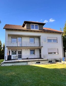 Ganz oben mit Balkon! 3,5-Zimmer-Dachgeschoss-Wohnung in Lupburg bei Parsberg - Lupburg