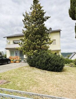 ***Zweifamilienhaus mit großem Grundstück in Aßlar-Berghausen*** - Aßlar