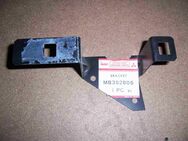 MB392805 Grillhalter rechts Mitsubishi Canter 60 MT - Hannover Vahrenwald-List