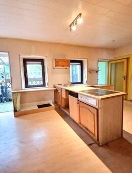 Handwerker aufgepasst! Freistehendes 1FH/ mit Garten und Garage zu verkaufen - Mandelbachtal