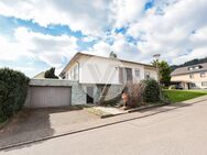 Geräumiges Familienhaus - Bungalow mit Einliegerwohnung und Doppelgarage in Föhren // Ortsrandlage - Föhren