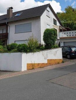 Renovierungsbedüftiges Zweifamilienhaus in guter Lage von Schriesheim zu verkaufen - Schriesheim