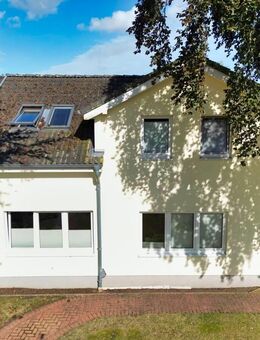 Zweifamilienhaus - 2 moderne Wohneinheiten plus Nebengebäude mit Garage, Keller uvm. - Ostsee- nah! - Loose