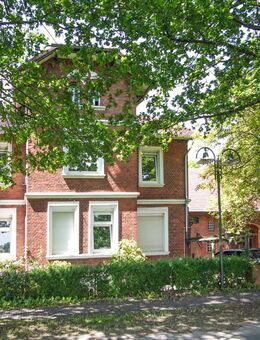 Wunderschönes Herrenhaus mit großer, für die Gastronomie umgebauter Scheune in idyllischer Lage - Petershagen