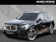 BMW iX, 8.2 1 xDrive30 M Sportpaket Neupreis EUR 600, Jahr 2022 - Schwerin