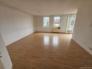 Selber Renovieren gegen Mietfrei / Schöne 3 Zimmer Wohnung im 2. OG Stellplatz möglich - Schönebeck (Elbe)