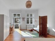 Renovierte 2,5-Zi-Albau-Wohnung mit Balkon und modernem Ambiente - Berlin