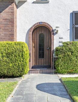 Charmante Dachgeschoss-Wohnung in Bestlage von Alt-Müngersdorf im Kölner Westen - Köln