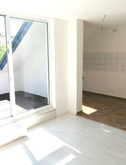 !! besondere 2-Zimmer-Dachgeschosswohnung mit Loggia !! - Chemnitz