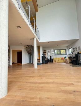 Elegantes, lichtdurchflutetes Einfamilienhaus mit einzigartiger Architektur in ruhiger, idyllischer Lage. - Ingolstadt