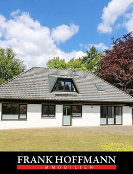 Charmantes Architektenhaus mit Garage auf großem Grundstück in Hamburg-Duvenstedt - Hamburg