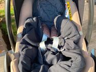 Maxi Cosi Babyschale mit Schlafsack und Fahrgestell - Halle (Saale)