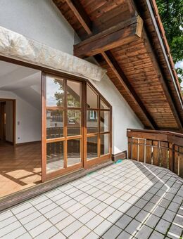 Trudering: 2,5-Zimmer-Dachgeschoss-Wohnung mit sonnigem Balkon - München