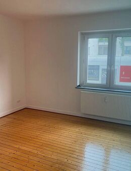 Komplett modernisierte 2-Zimmer-Altbauwohnung mit Loggia in Holthausen - Düsseldorf