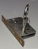 Möbelschloss Einsteckschloss DBP antik mit Schlüssel Dornmass 15mm in 73565