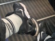 M28 bietet smelly sneaker socks und feet - Magdeburg