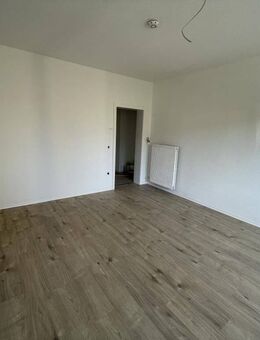 Schön geschnittene 3-Zimmer-Wohnung mit Balkon: renoviert in Bremerhaven-Lehe! - Bremerhaven