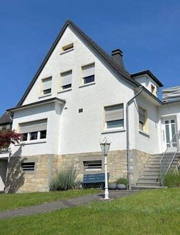 Familienfreundliche Immobilie mit Potenzial: Gepflegtes Ein-/Zweifamilienhaus mit Garage in Warstein-Sichtigvor! - Warstein