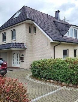 Luxuriöses Zweifamilienhaus mit Büro und Doppelgarage. - Asendorf (Landkreis Diepholz)