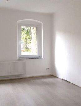 NEU SANIERT! 3R-Wohnung mit Stellplatz 80 m² (EBK) ***Vermieter-Bonus 2 Kaltmieten geschenkt*** - Oederan