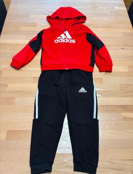 Kinder Trainingsanzug der Marke Adidas, Größe 104 - Wadgassen