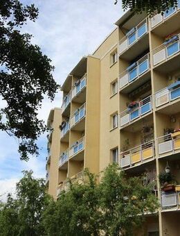 Geräumige 3-Raumwohnung mit Balkon und Aufzug bald für Sie frei. - Gera