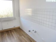 Helle Räume // Küche mit Fenster // gute Infrastruktur // Wohnzimmer mit Südbalkon - Gera