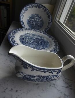Myotts Country Life England Keramik blau: 1 Milchgießer, 1 Sauciere, 1 Schale 21 cm, 3 Teller 25 cm- zusammen 15,- Vintage - Flensburg