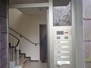 Neu renovierte Erdgeschosswohnung mit Einbauküche, Sauna, Balkon und Privatgarten - Düsseldorf