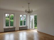 Schöne 3-Zimmer Altbauwohnung mit Diele zwischen Uni und Altstadt mit Einzelgarage - Regensburg