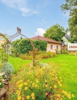 IMMOBERLIN.DE - Entzückender Bungalow mit Gartenidylle & Wintergarten im Berliner Speckgürtel - Blankenfelde-Mahlow