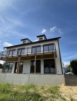 Neubau - Hochwertige 4-Zimmer Wohnung mit Balkon, Fußbodenheizung, Kellerabteil + Stellplatz - Weichs