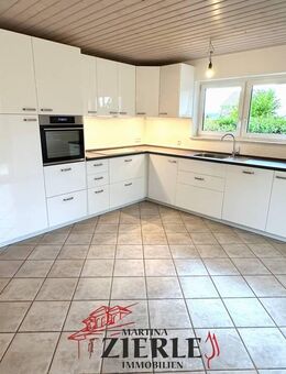 Sehr schöne Wohnung, renoviert, in traumhafter Randlage mit neuer EBK + Garten + Garage + Terrasse! - Uhingen