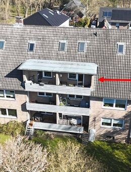 Charmante Dachgeschosswohnung mit Sonnenbalkon in Oldenburg - Oldenburg