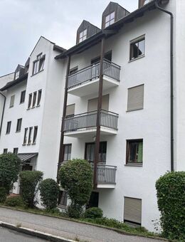 Helle 3-Zimmer-Wohnung mit 2 Balkone, TG-Stellplatz & Einbauküche – direkt am Krankenhaus! - Eggenfelden