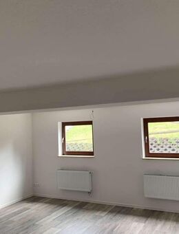 Schöne Wohnoase: Große 1,5-Zimmerwohnung mit Stellplatz und Einbauküche - Zimmern (Rottweil)