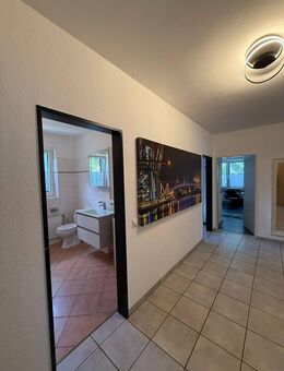 Schöne 3-Zi. Wohnung mit 92qm, frei ab sofort inkl. Stellplatz + Balkon! - Halstenbek