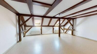 Große 3 Zimmer Wohnung mit Dachbalken im Herzen der Fußgängerzone von Görlitz