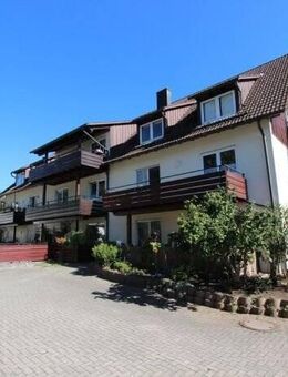 *** Schöne, sonnige, renovierte 2 Zi.-Wohnung mit großem überdachtem Balkon und Pkw-Stellplatz *** - Freudenstadt