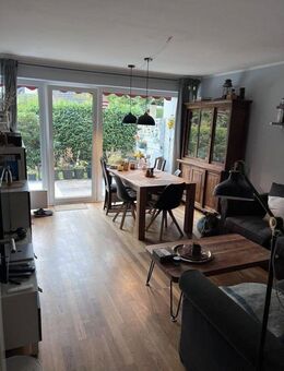 Charmante 3,5-Zimmer-Wohnung mit Terrasse der preis ist VB - Hamburg