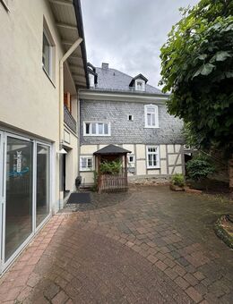 große Wohnung mit Altbaucharme im Herzen von Nastätten - Nastätten