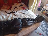 Käfighaltung Gummizelle Latex bondage - Köln